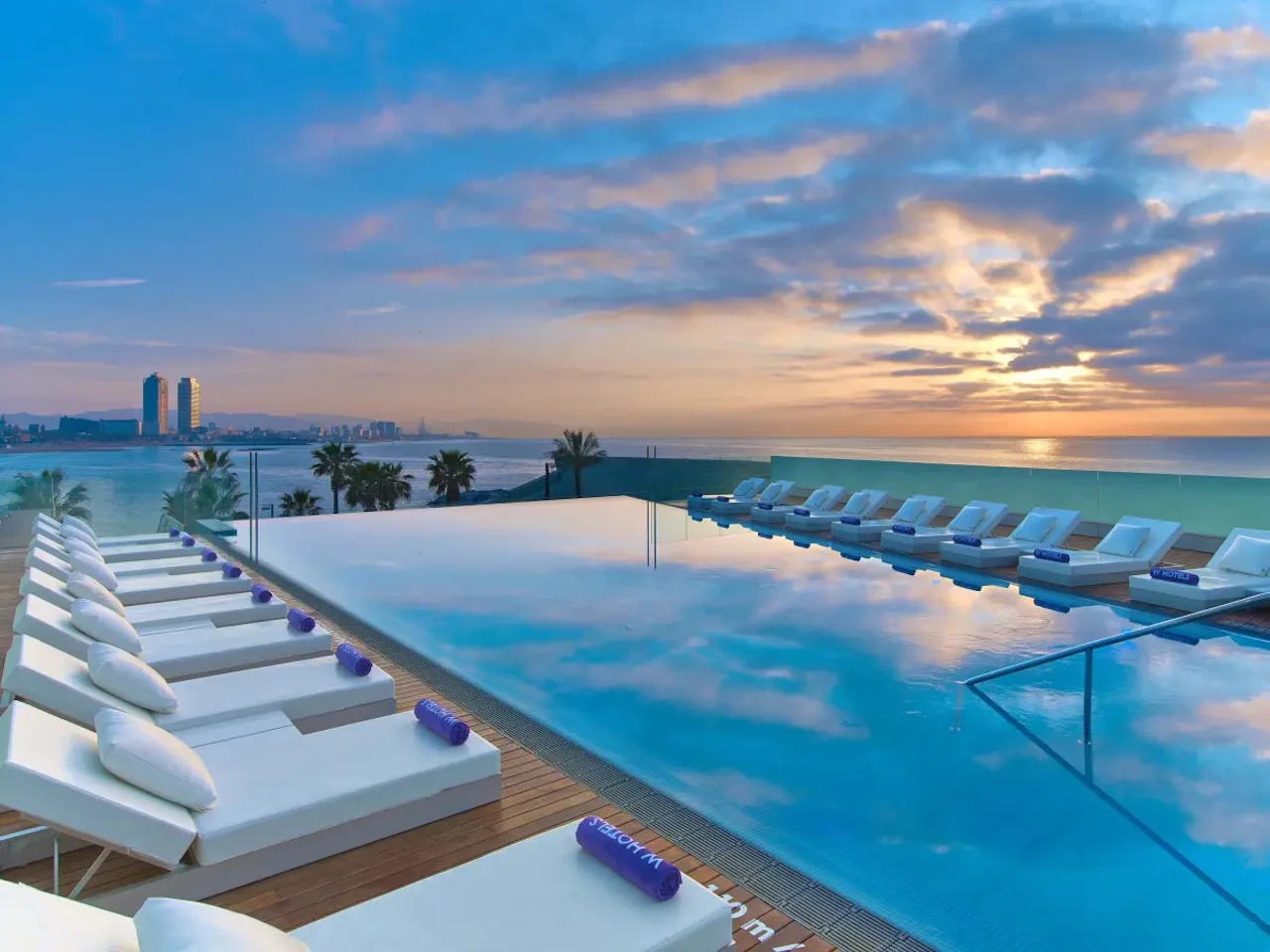Terraza – Hotel W - Barcelona-Barceloneta - Piscina Barcelona