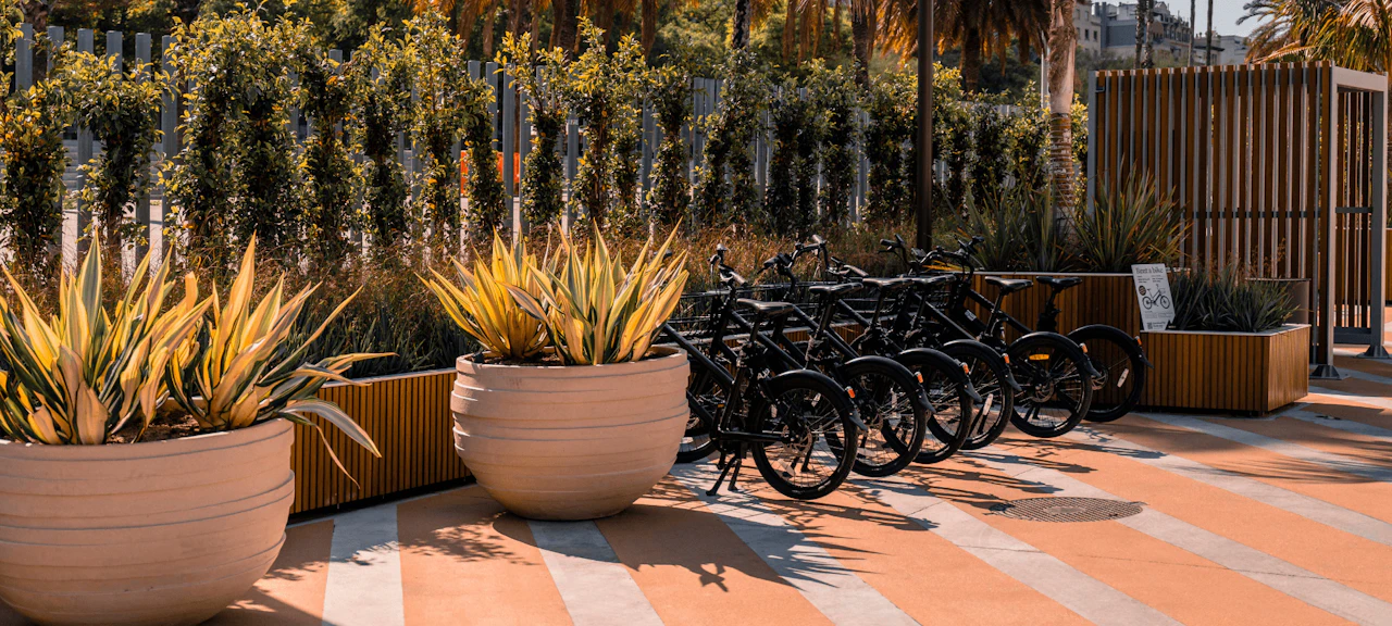 Nuevos espacios verdes y aparcamiento para bicicletas en Marina Port Vell.