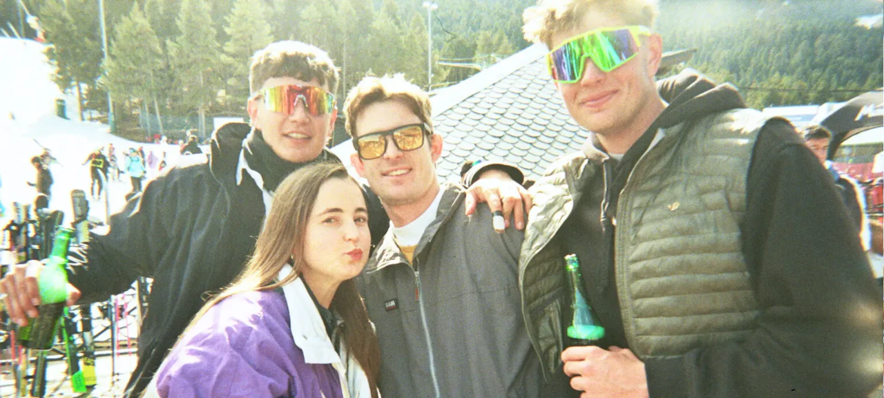 Crew de distintos superyates disfrutando de la nieve y la estaci&oacute;n de esqu&iacute;
