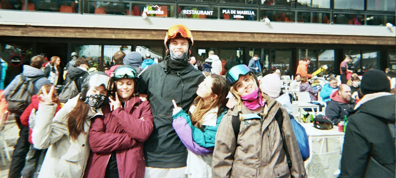 Algunos componentes de la Crew disfrutando de la Masella