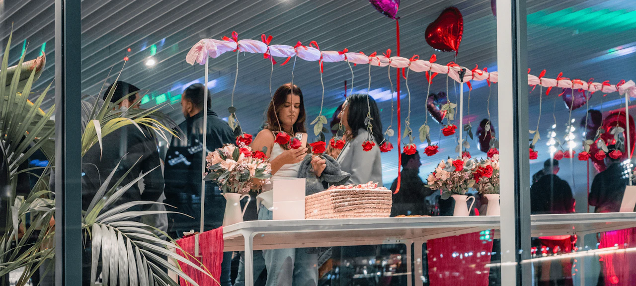 Momento de la fiesta LoveCrewParty en Marina Port Vell