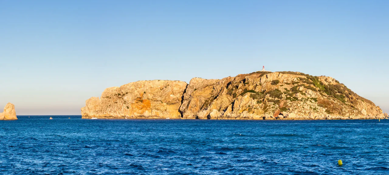 Panor&aacute;mica de las Islas Medas, ideales para recorrer en moto acu&aacute;tica por la Costa Brava