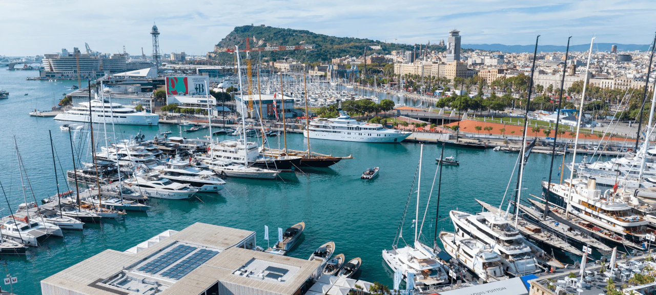 Vista aérea de los amarres de Marina Port Vell, una localización estratégica en Barcelona.