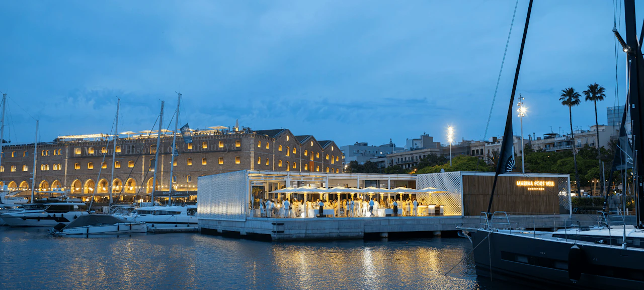 Evento Mesoestetic en Marina Port Vell 2025, reuniendo a profesionales de medicina estética y dermocosmética frente al mar con talleres, ponencias y demostraciones