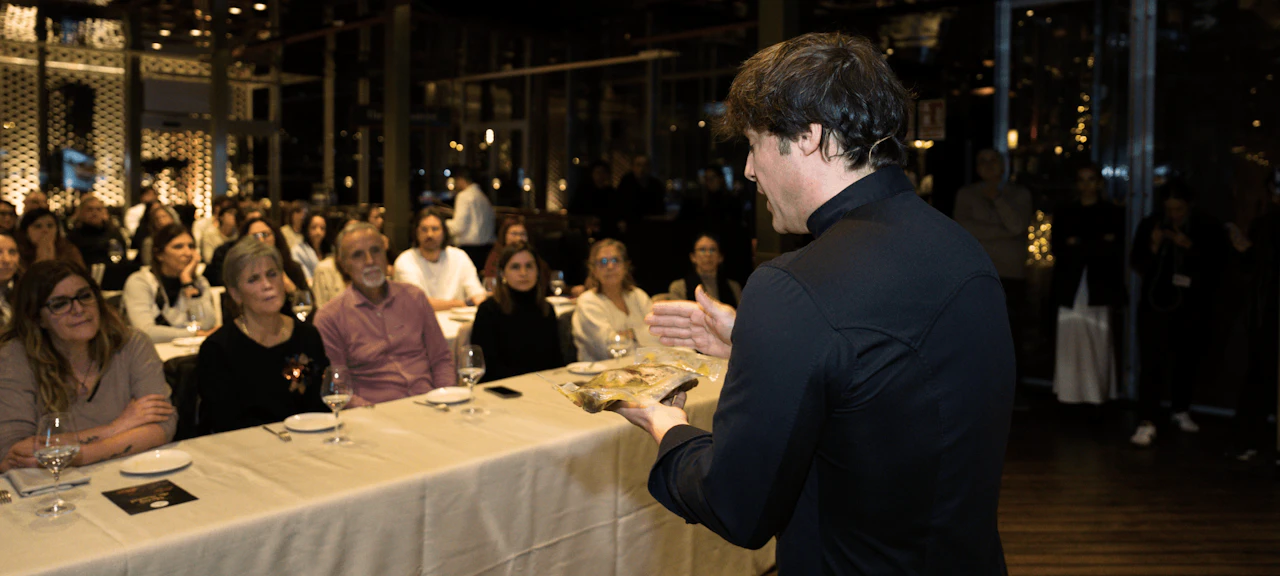 Show cooking de Ametller Origen en Marina Port Vell con el chef Jordi Cruz, combinando alta gastronomía, creatividad y producto de calidad frente al mar